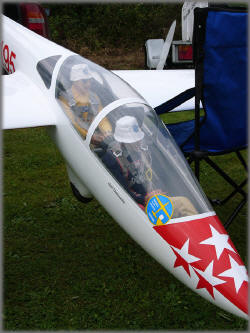 Ein perfectes Cockpit mit Crew im FOX von Gerd Vollenweider/CH
