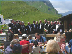 Mnnerchor aus Adelboden beim Sonntagskonzert auf der Engstligenalm